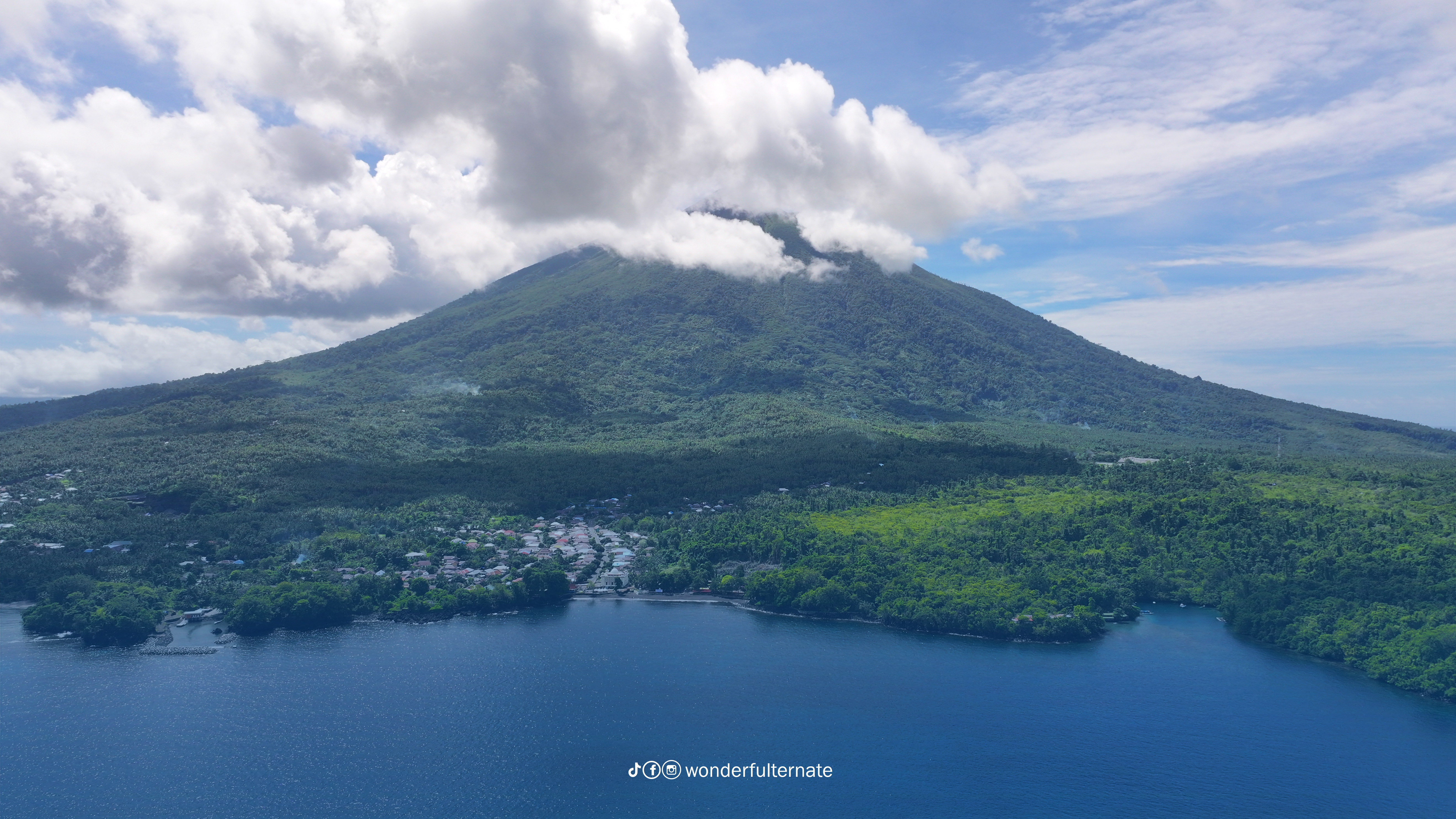 Pantai Sulamadaha: Permata Tersembunyi di Ternate